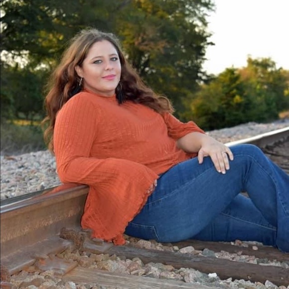 Meet your Posher, Bri - Picture 2 of 3